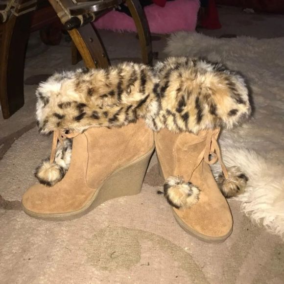 COLIN STUART SUEDE LEOPARD BOOTS - Picture 2 of 4